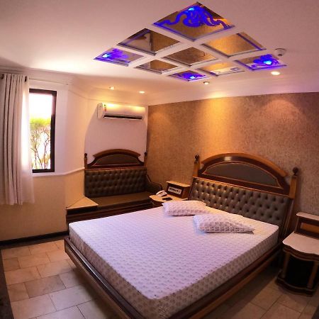 Motel Villa Di Roma (Adults Only) Гуаружа Экстерьер фото